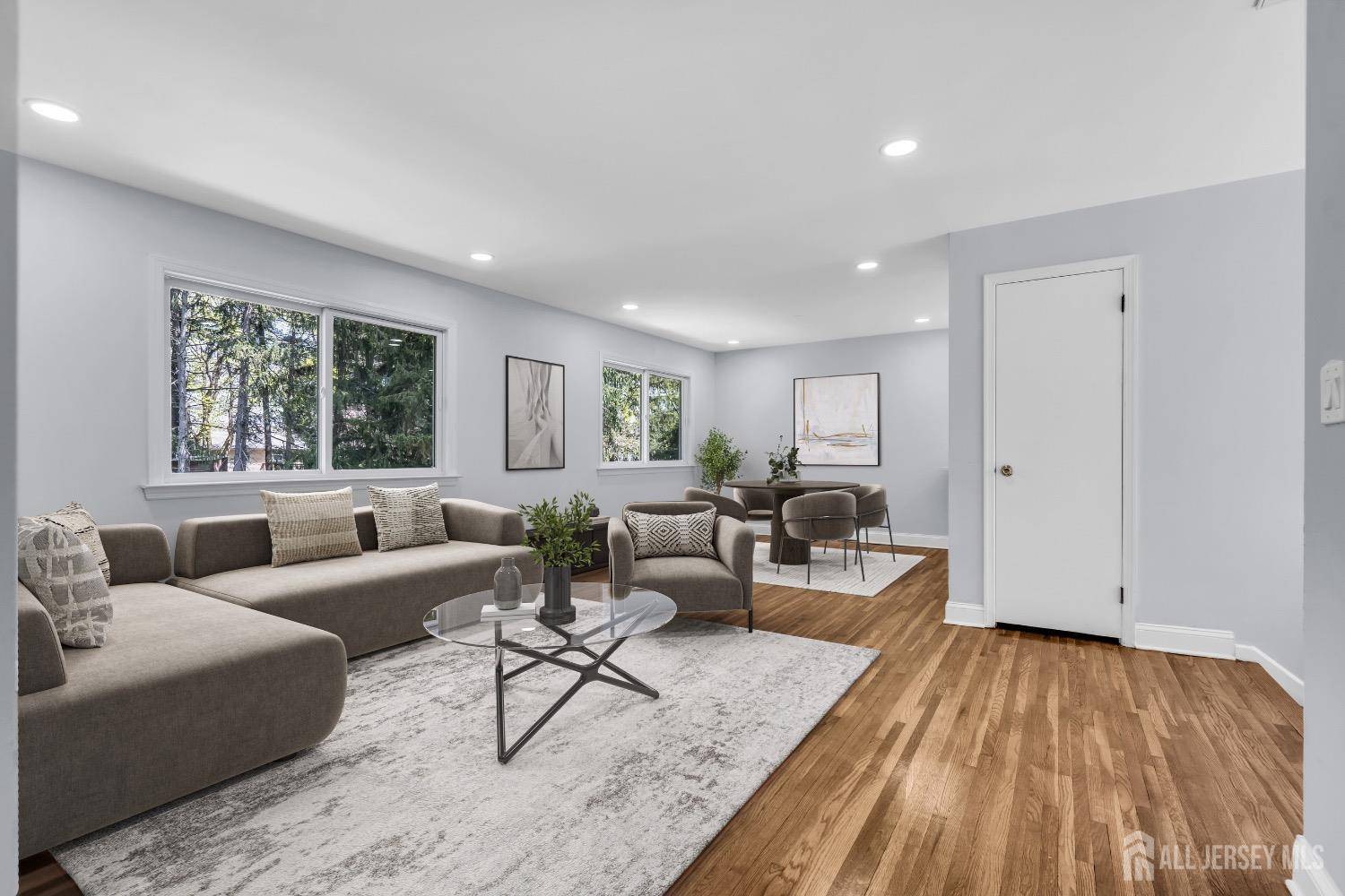 45 Linden LN, Plainsboro, NJ 08536