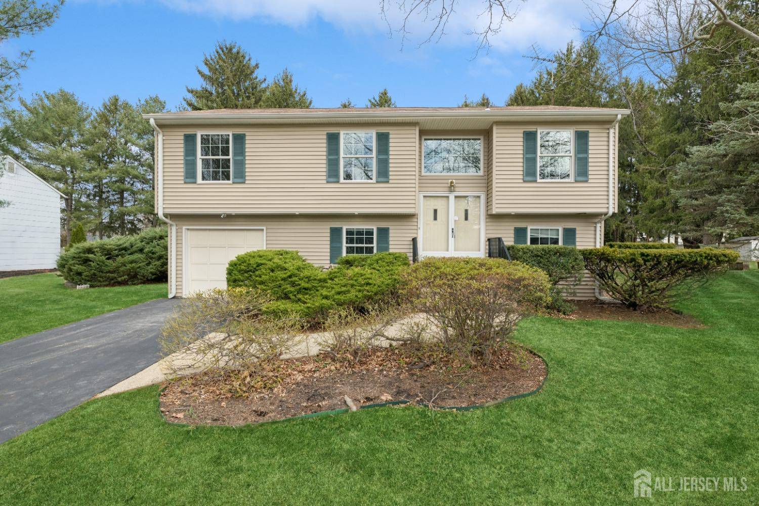 Plainsboro, NJ 08536,45 Linden LN