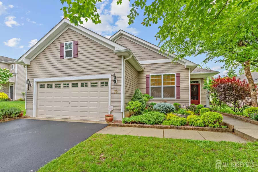 72 Wintergreen DR, Manalapan, NJ 07726