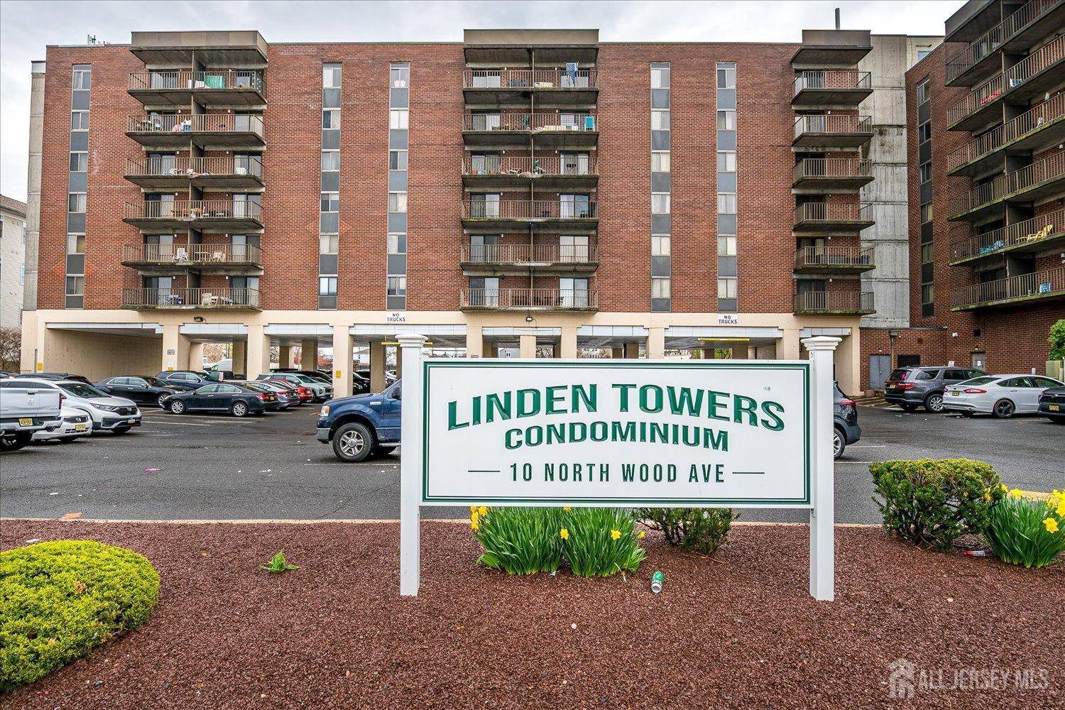 Linden, NJ 07036,10 N Wood AVE #213