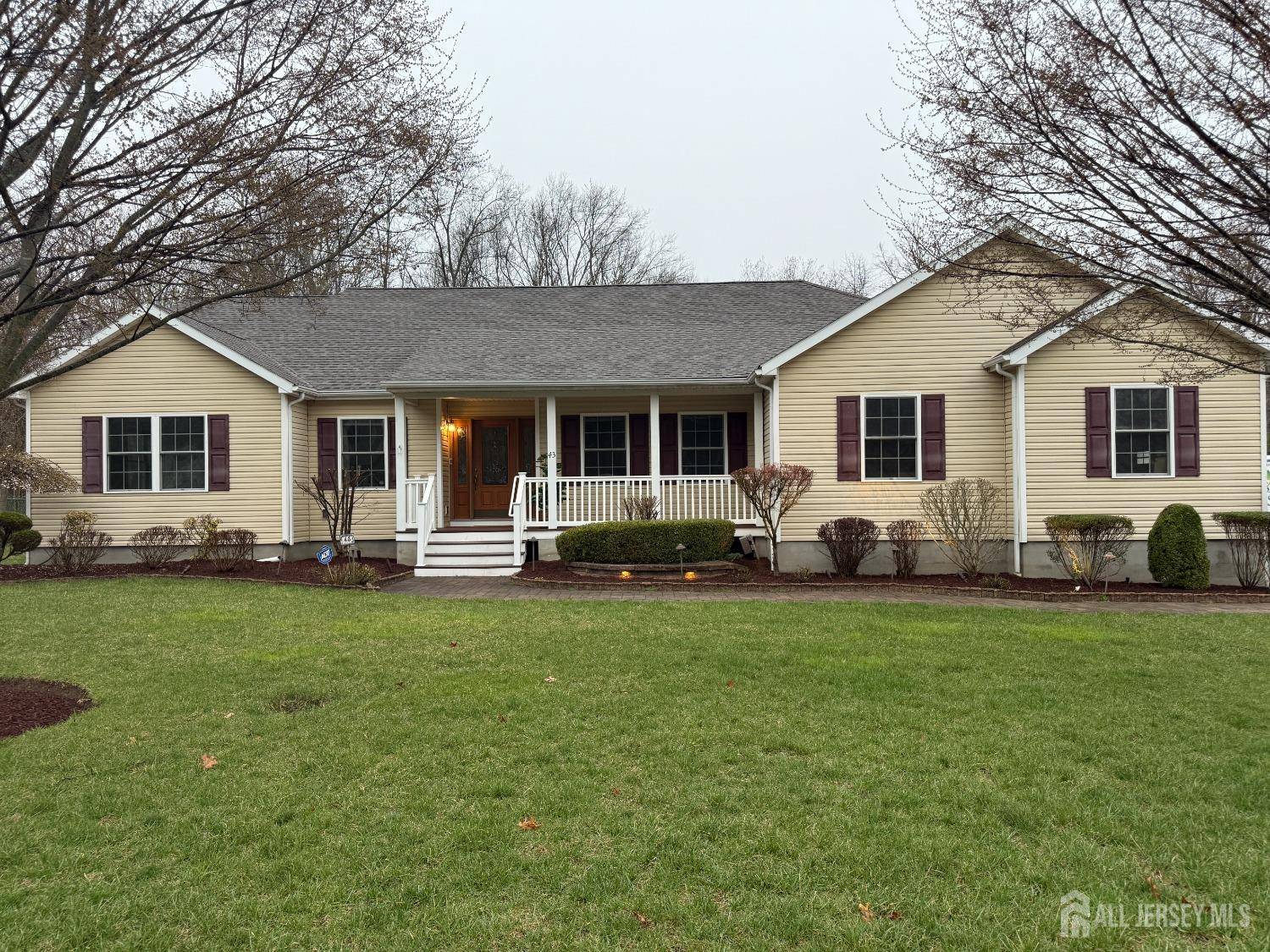 43 Lake AVE, Helmetta, NJ 08828