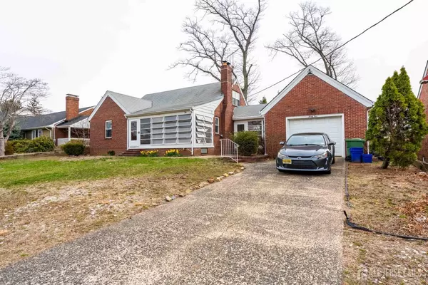 Sayreville, NJ 08872,34 N Edward ST