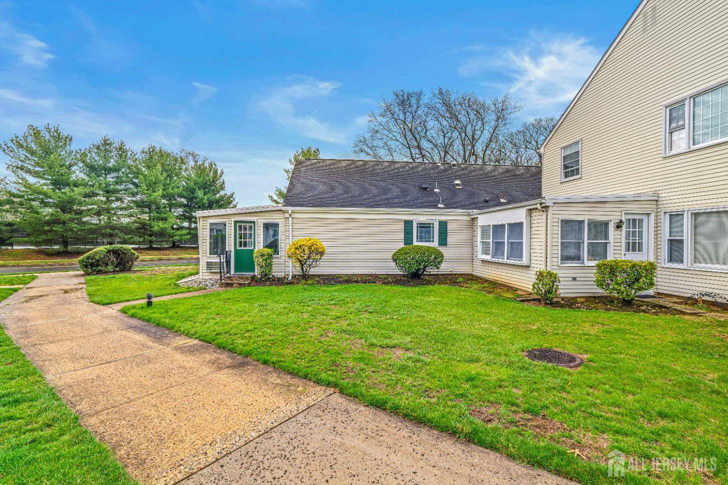 Monroe, NJ 08831,309 Sharon WAY #A