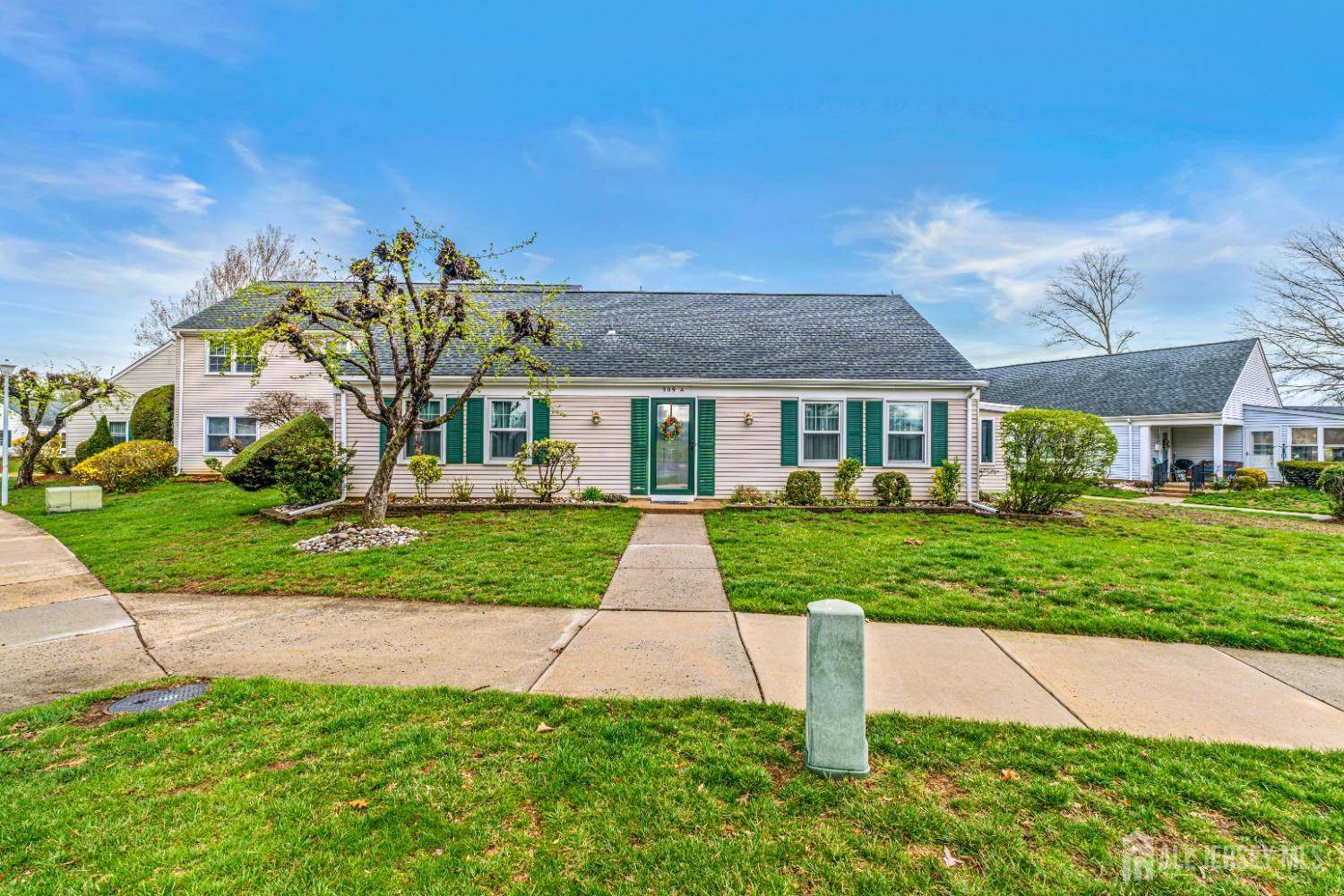 309 Sharon WAY #A, Monroe, NJ 08831