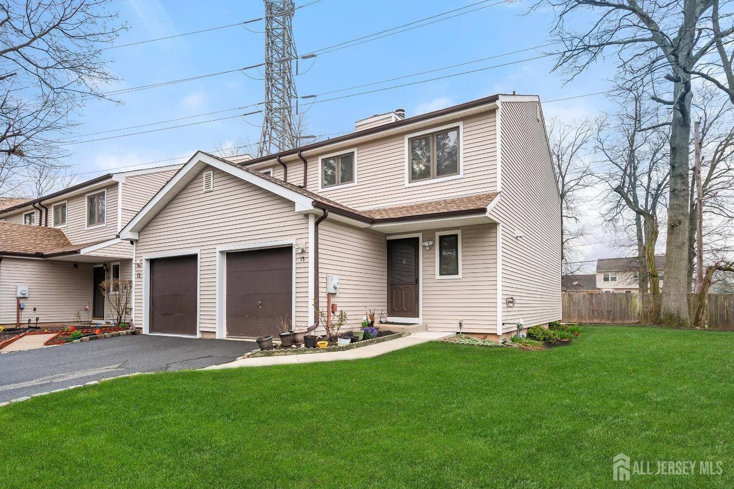 15 Daisy CT, Edison, NJ 08820