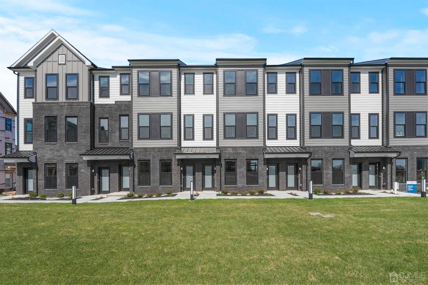 New Brunswick, NJ 08901,210 Lyla LN