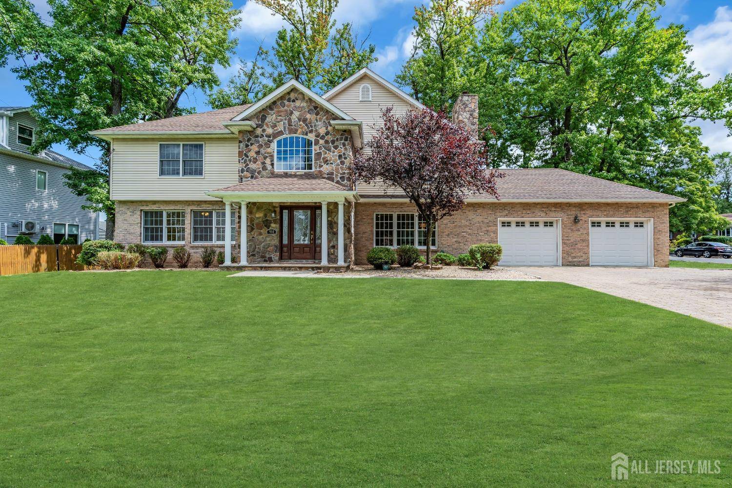 994 Feather Bed LN, Edison, NJ 08820