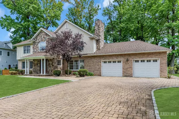 Edison, NJ 08820,994 Feather Bed LN