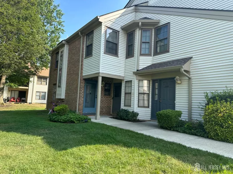 1202 Harbor Club DR, Sayreville, NJ 08859