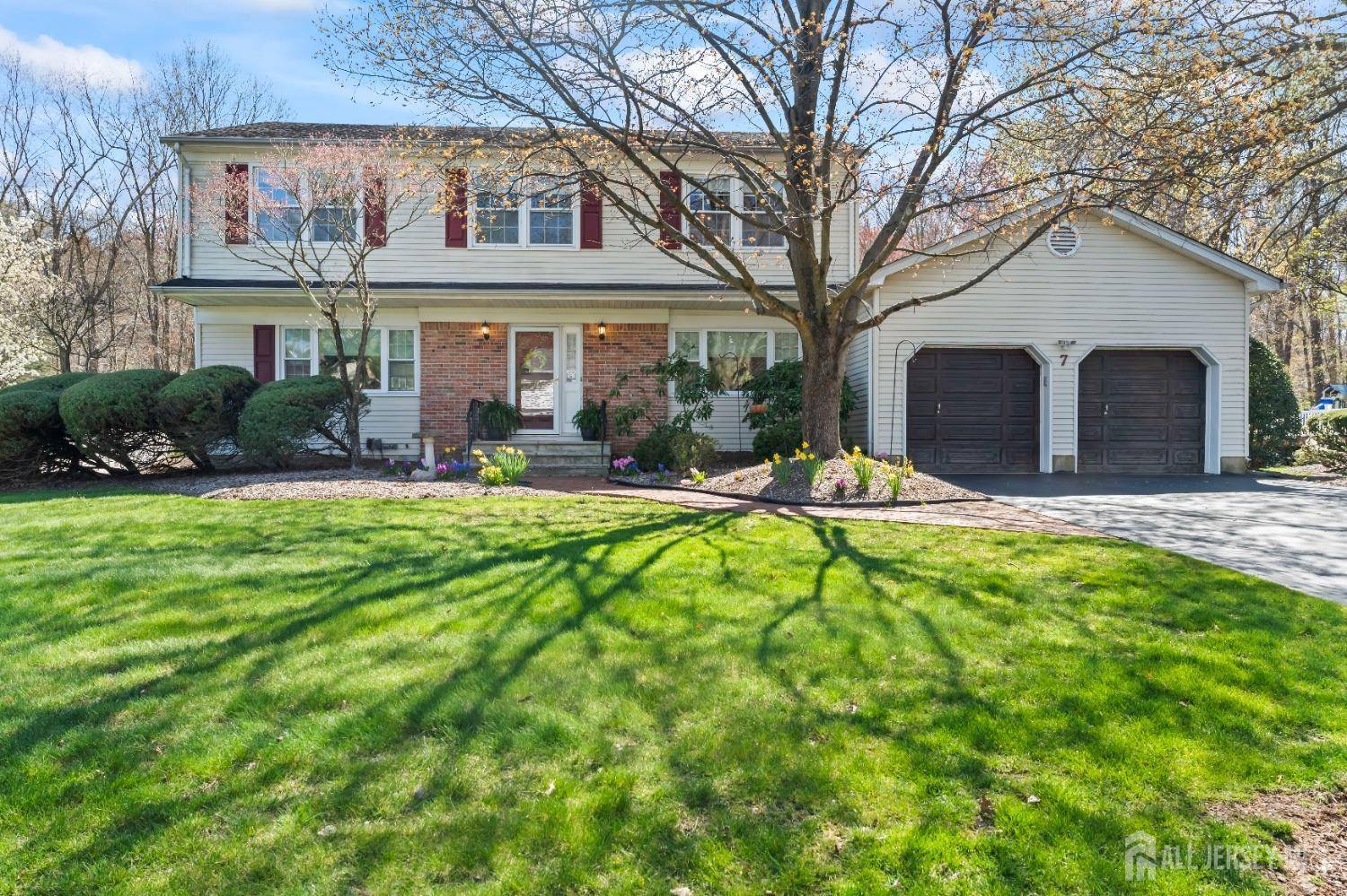 7 Deer Run CT, East Brunswick, NJ 08816