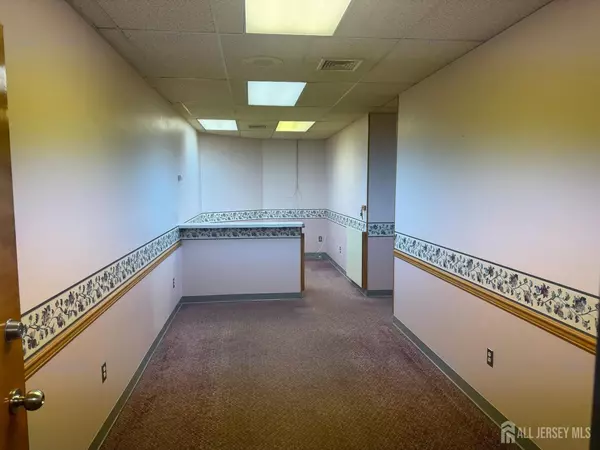 Edison, NJ 08820,1163 Inman AVE #101