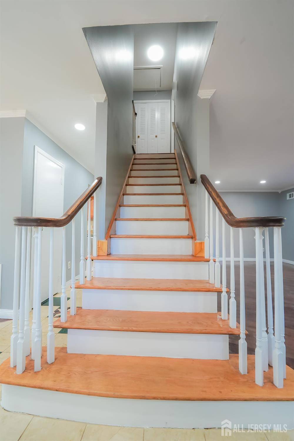 Edison, NJ 08817,1308 Merrywood DR