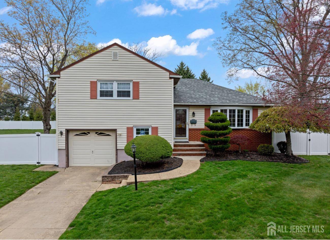 6 Hudson RD, East Brunswick, NJ 08816
