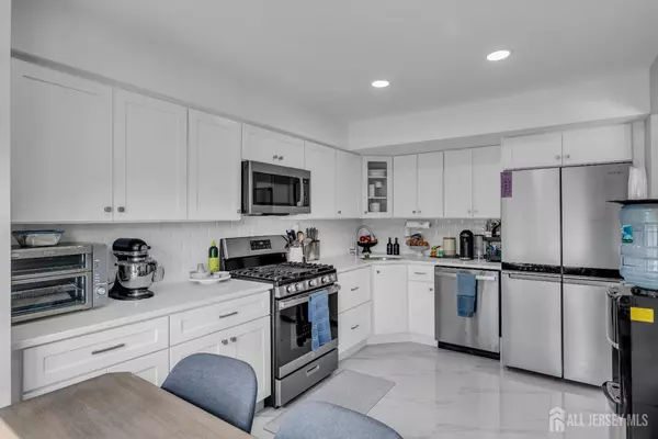 1933 Raspberry CT Edison, NJ 08817