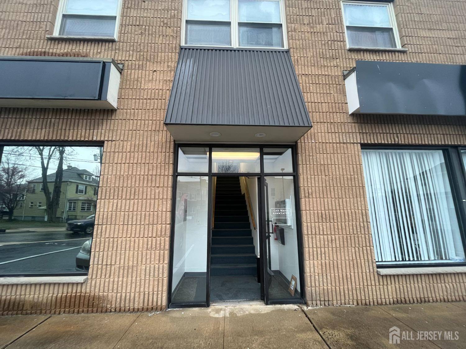 860 King Georges RD, Fords, NJ 08816