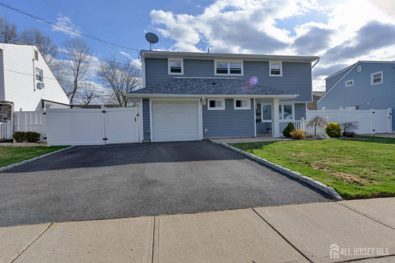 Carteret, NJ 07008,117 Whitman ST