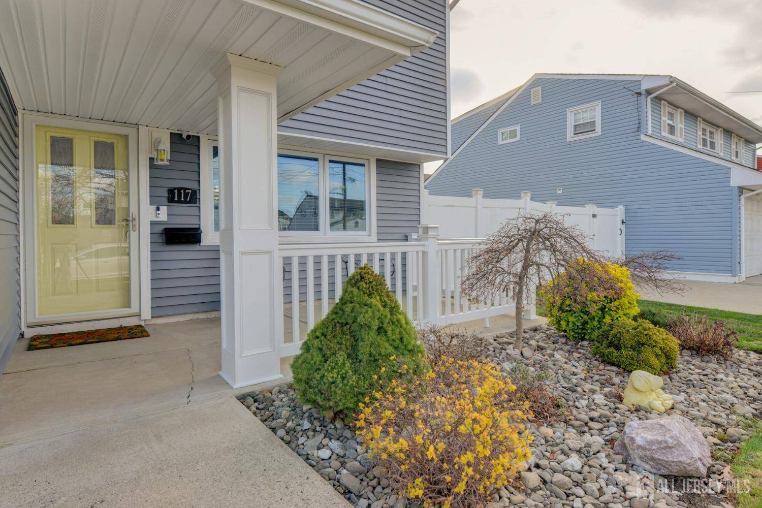 Carteret, NJ 07008,117 Whitman ST