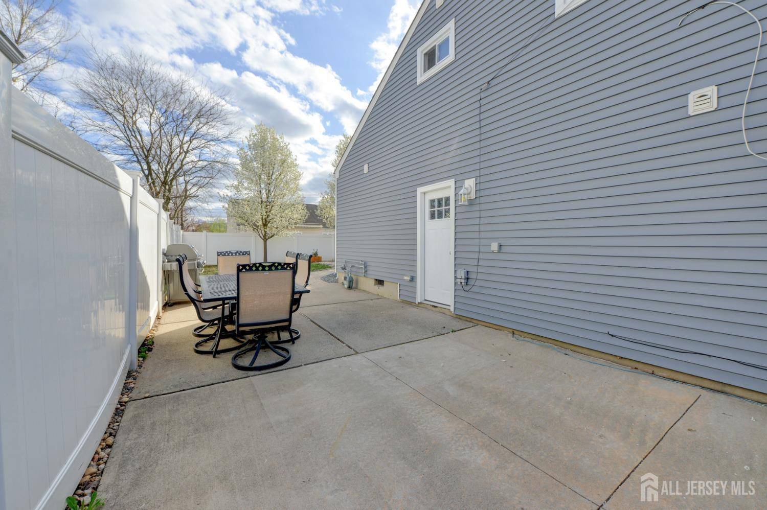 Carteret, NJ 07008,117 Whitman ST