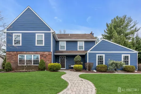 44 Cannonade DR, Marlboro, NJ 07746