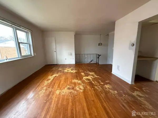 Edison, NJ 08837,172 Evergreen RD #20B