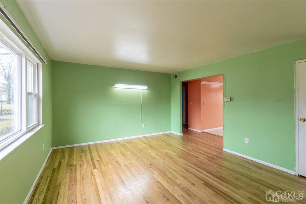 Edison, NJ 08837,182 Evergreen RD #9A