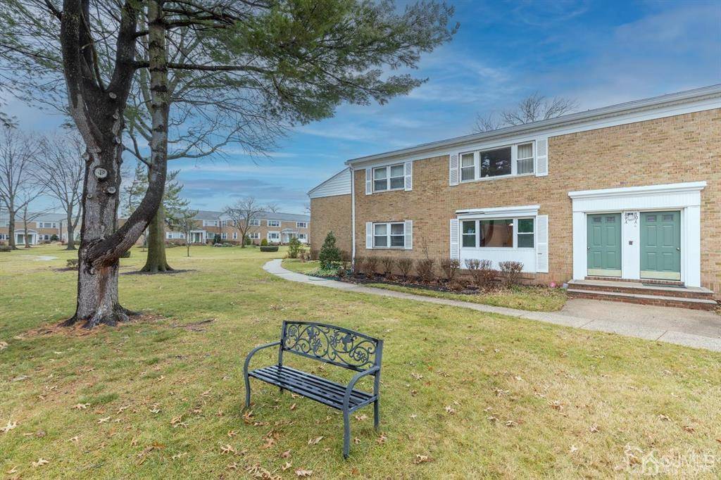 Edison, NJ 08837,182 Evergreen RD #9A