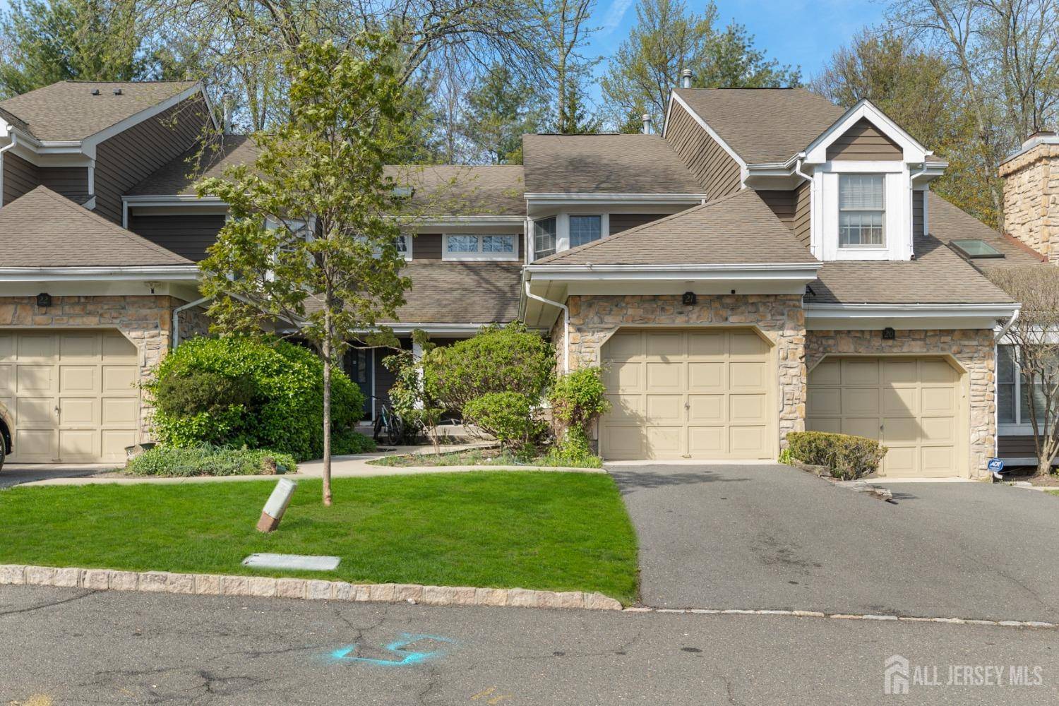 South Brunswick, NJ 08540,21 Briarwood CT