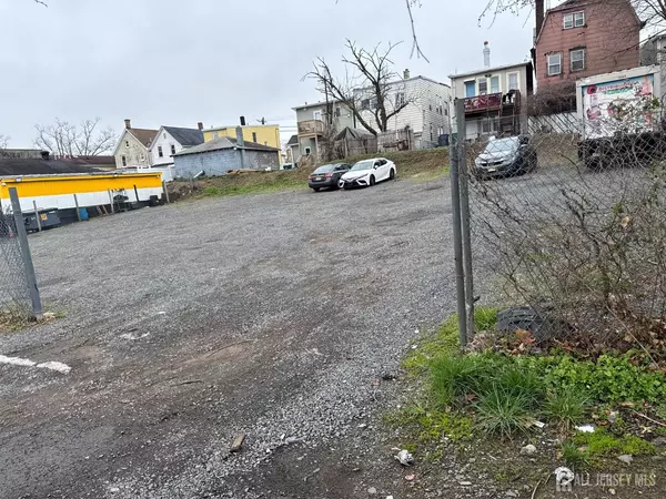 371 McGuire PL, Perth Amboy, NJ 08861