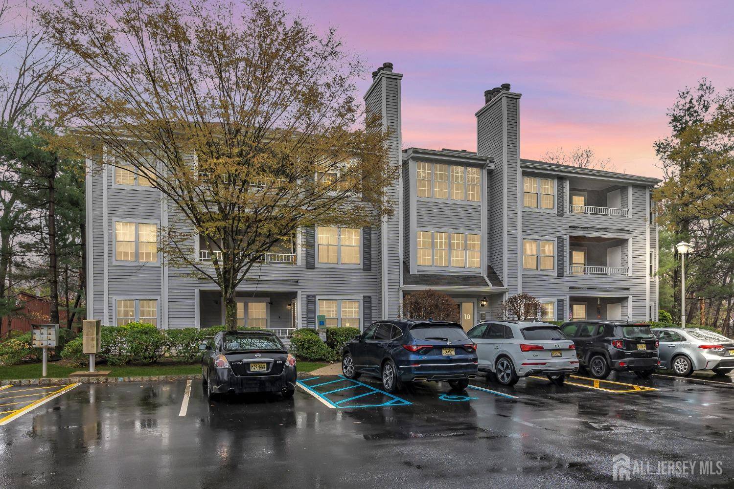 1012 Meadow CT, Helmetta, NJ 08828
