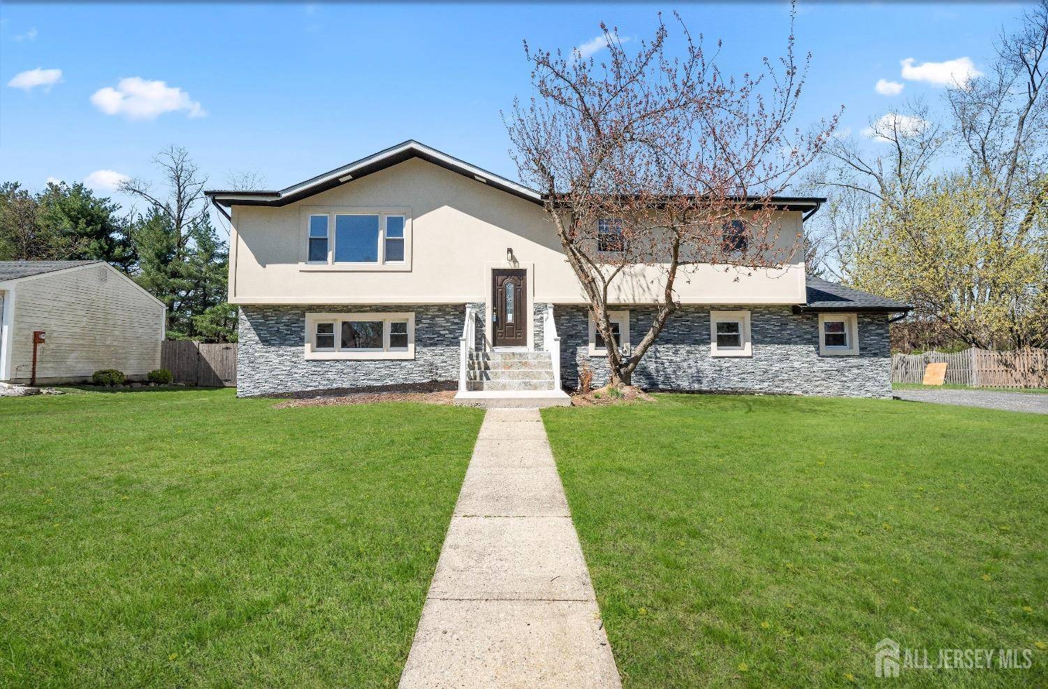 34 Hershey RD, East Brunswick, NJ 08816