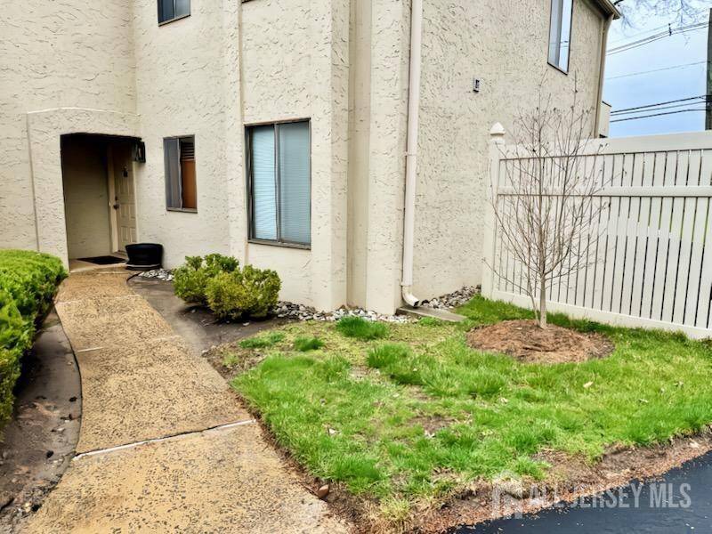 Edison, NJ 08820,29 Gate House LN