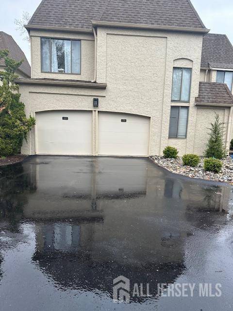29 Gate House LN, Edison, NJ 08820