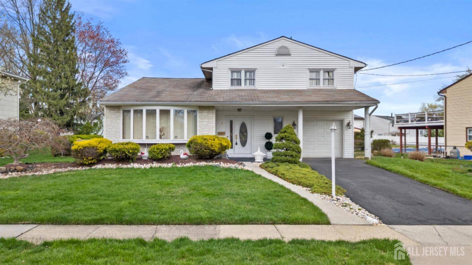 3 Hansen RD, Old Bridge, NJ 08857