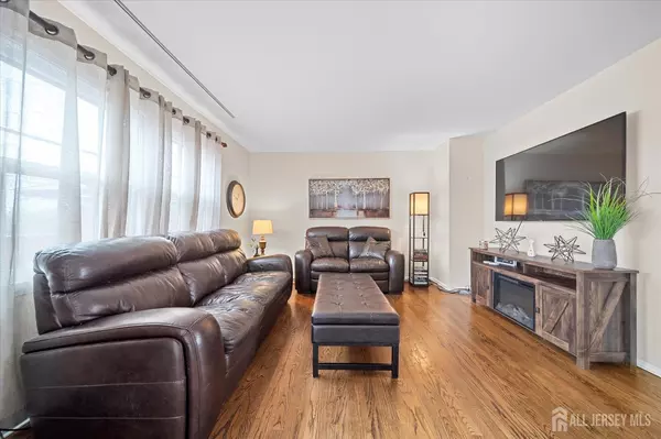 Sayreville, NJ 08872,8 canterbury CT