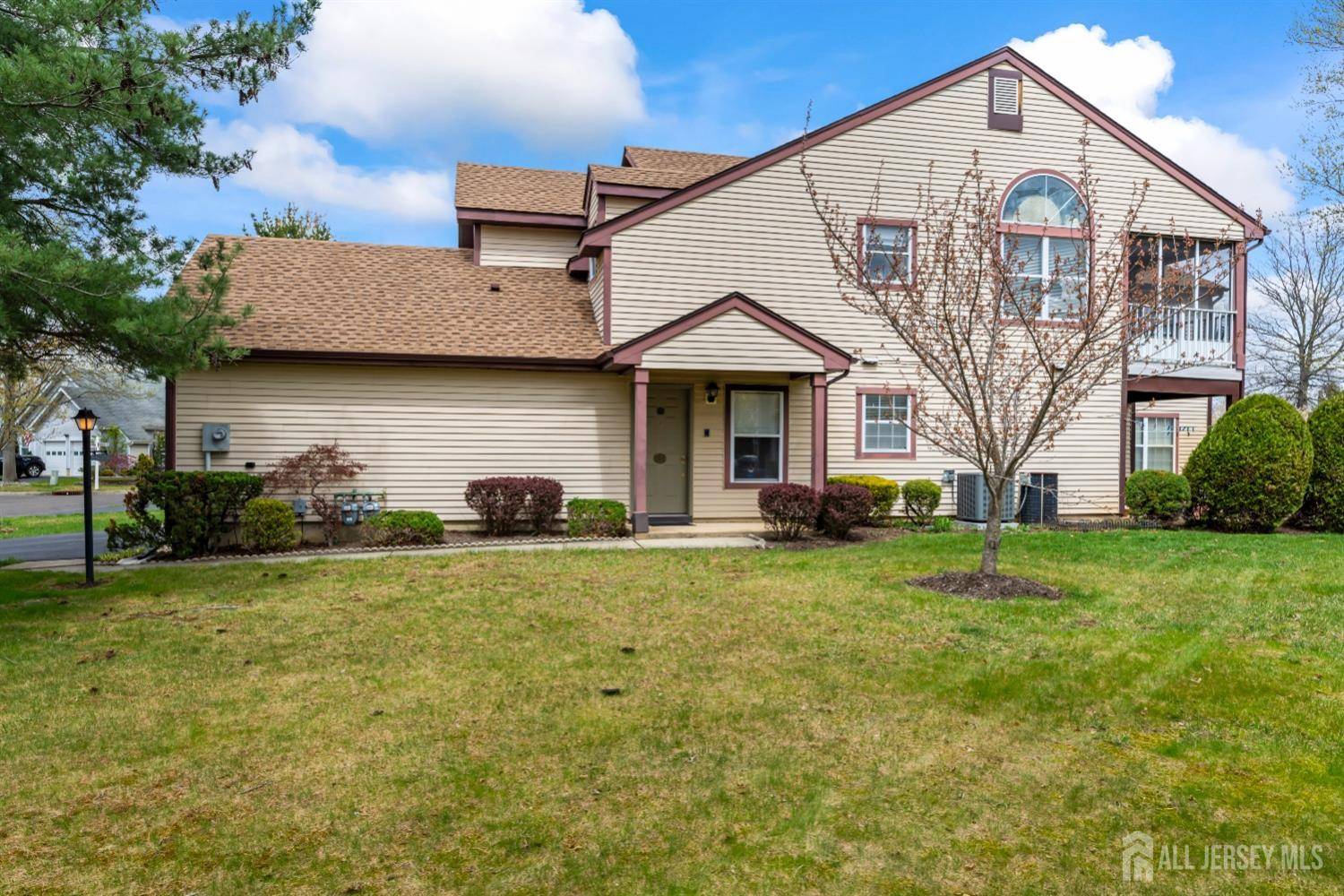 16 Andrew Johnson DR #C, Monroe, NJ 08831