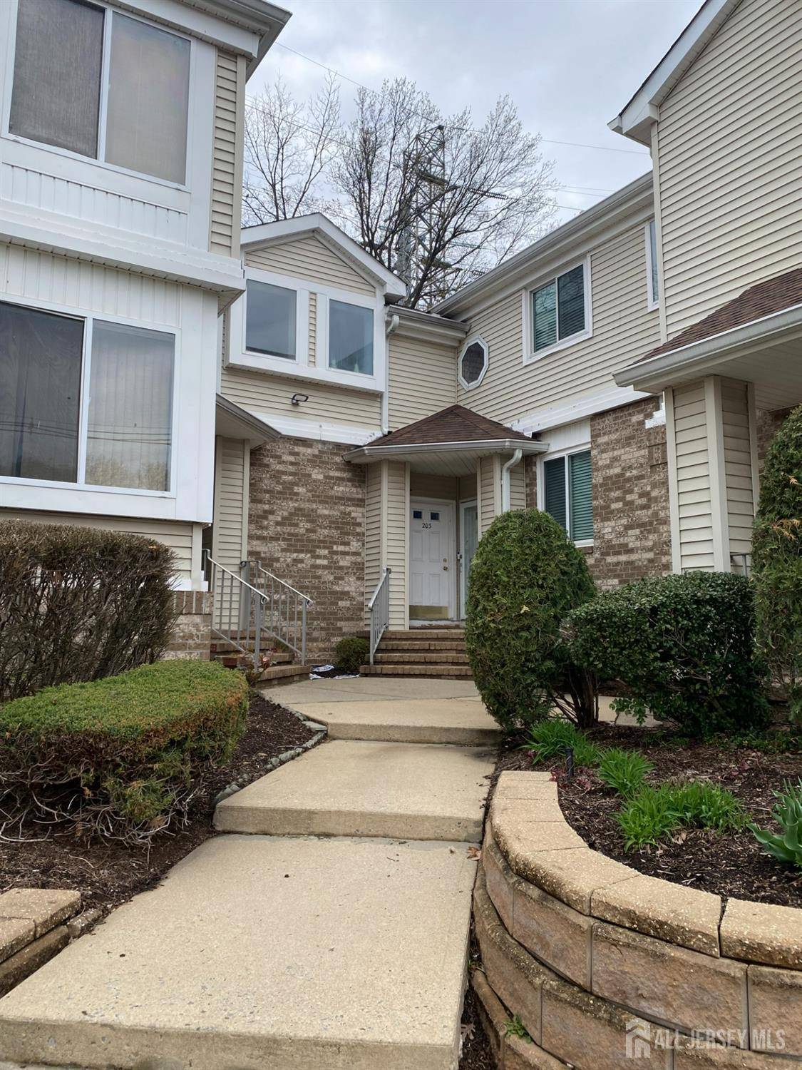 203 Madaline DR, Avenel, NJ 07001