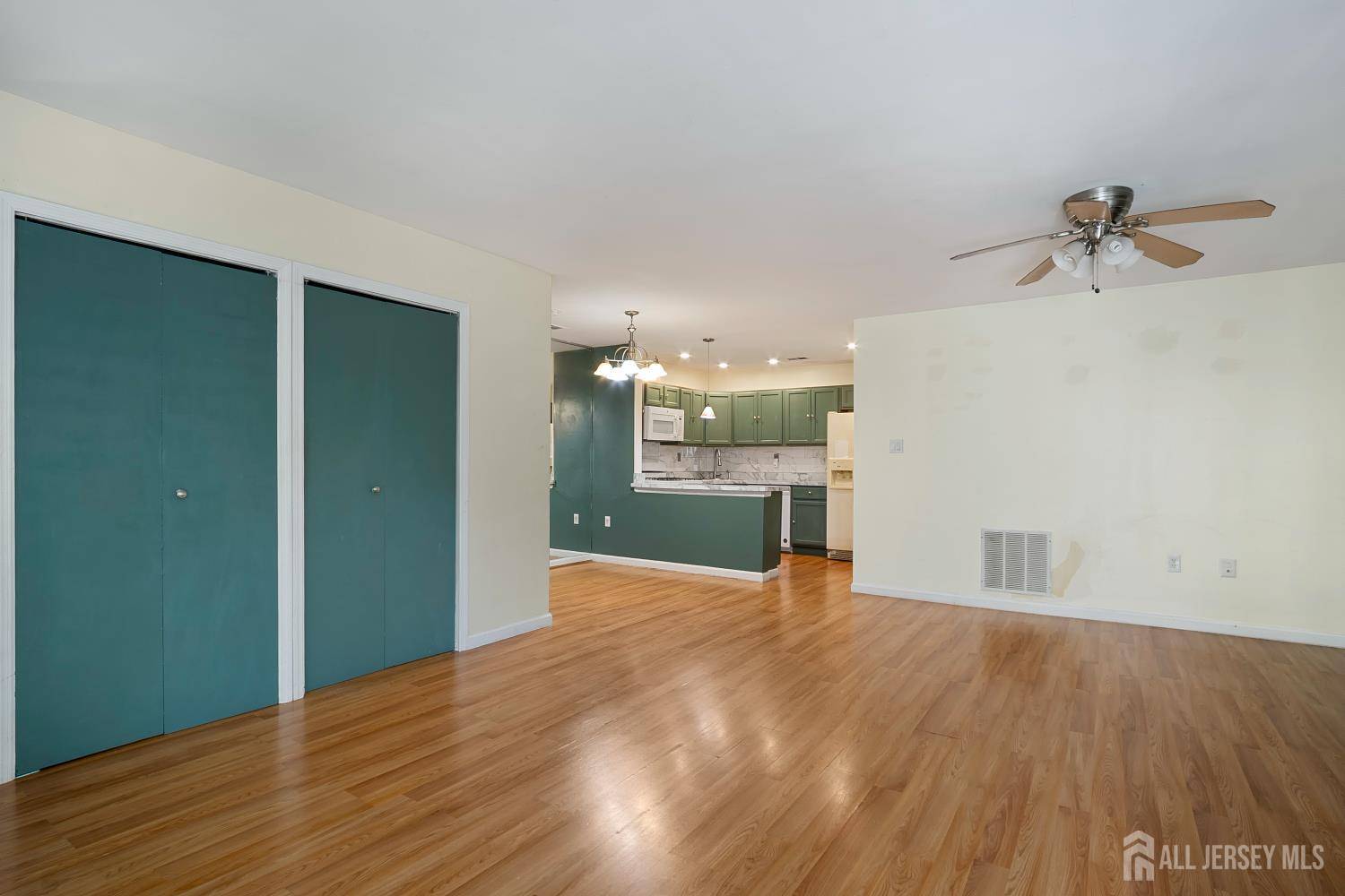 North Brunswick, NJ 08902,224 Pennsylvania WAY