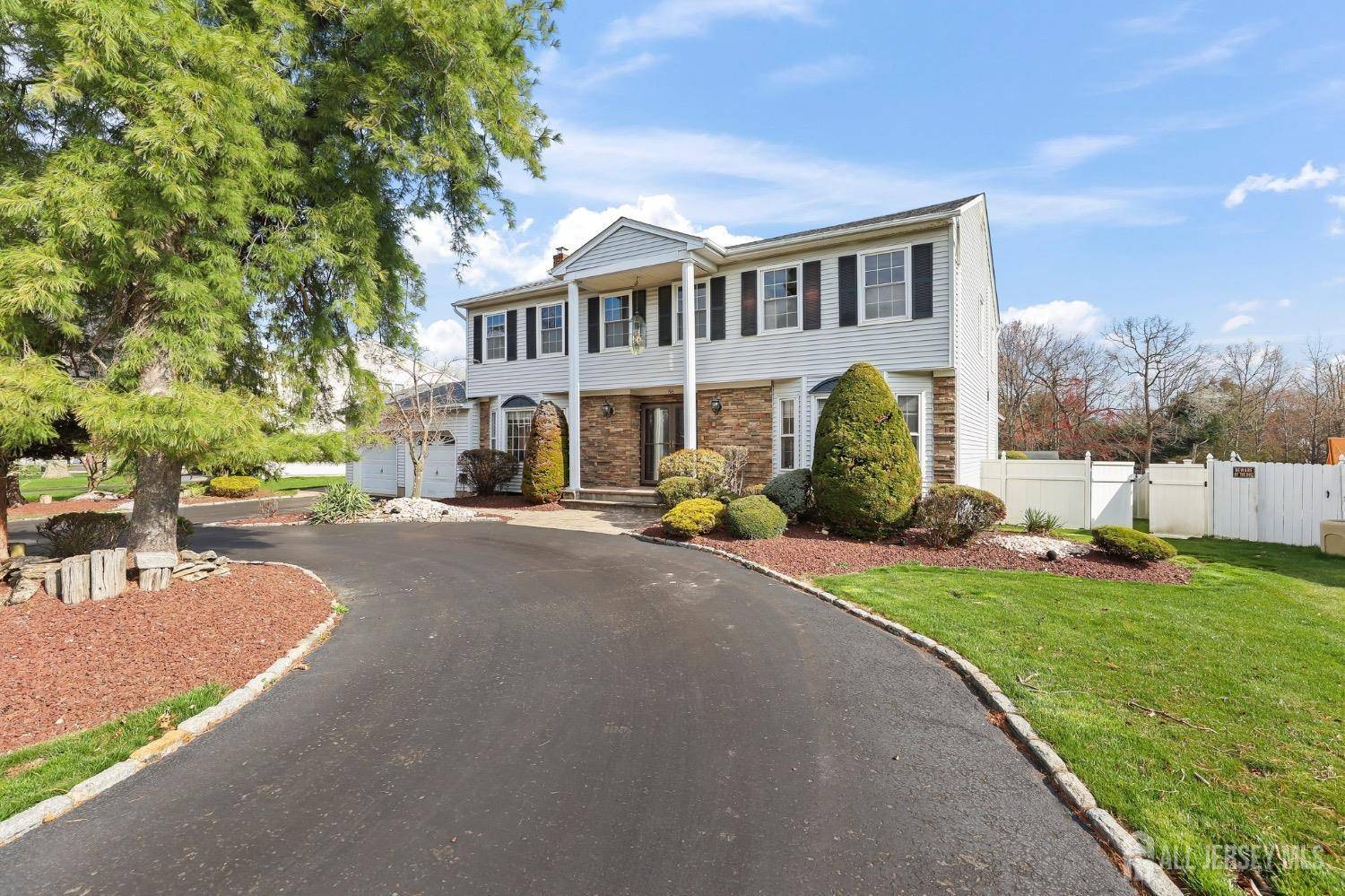 56 Ivanhoe DR, Manalapan, NJ 07726