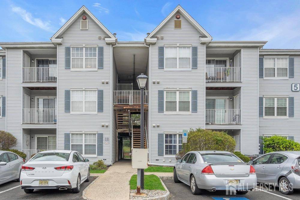 521 stratford PL,  Bridgewater,  NJ 08805