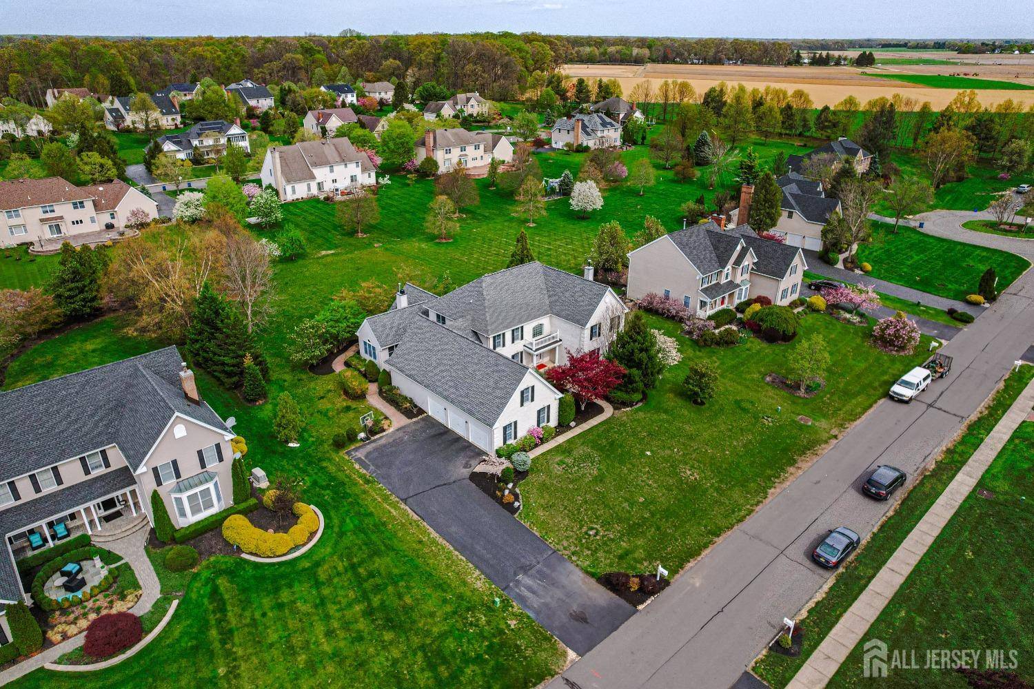 10 Barnyard CT, Plainsboro, NJ 08536