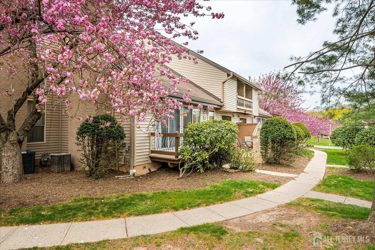 Edison, NJ 08820,115 Kelly DR