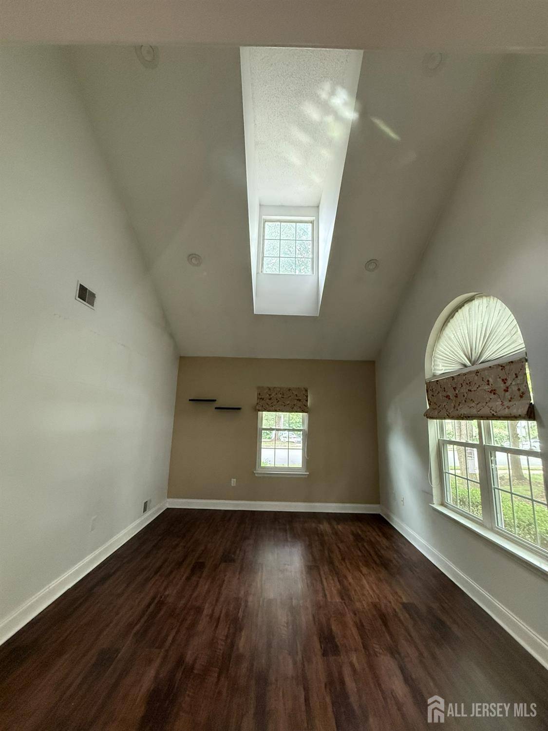 Franklin Twsp, NJ 08823,88 Sapphire LN