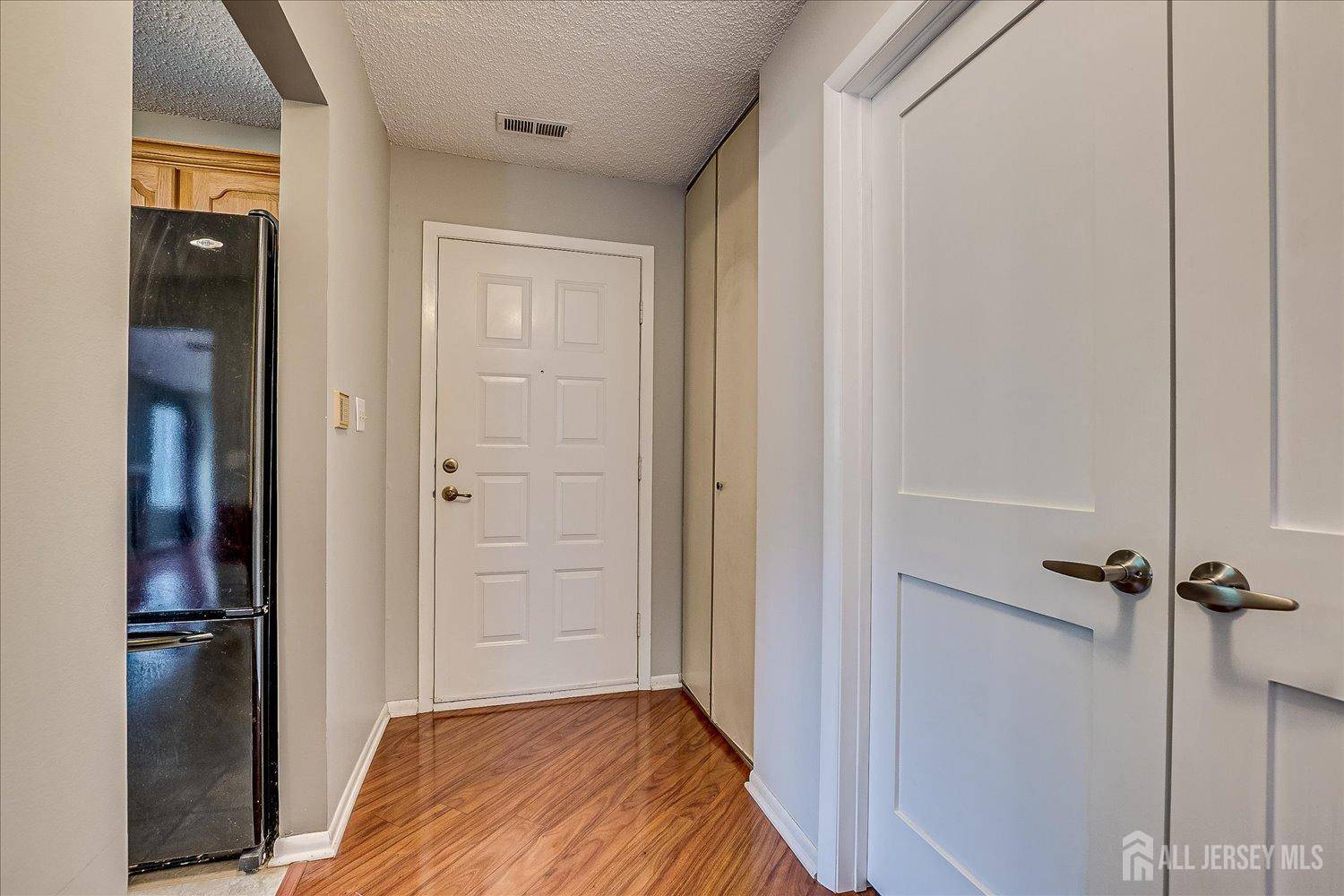 Edison, NJ 08820,13 carriage PL