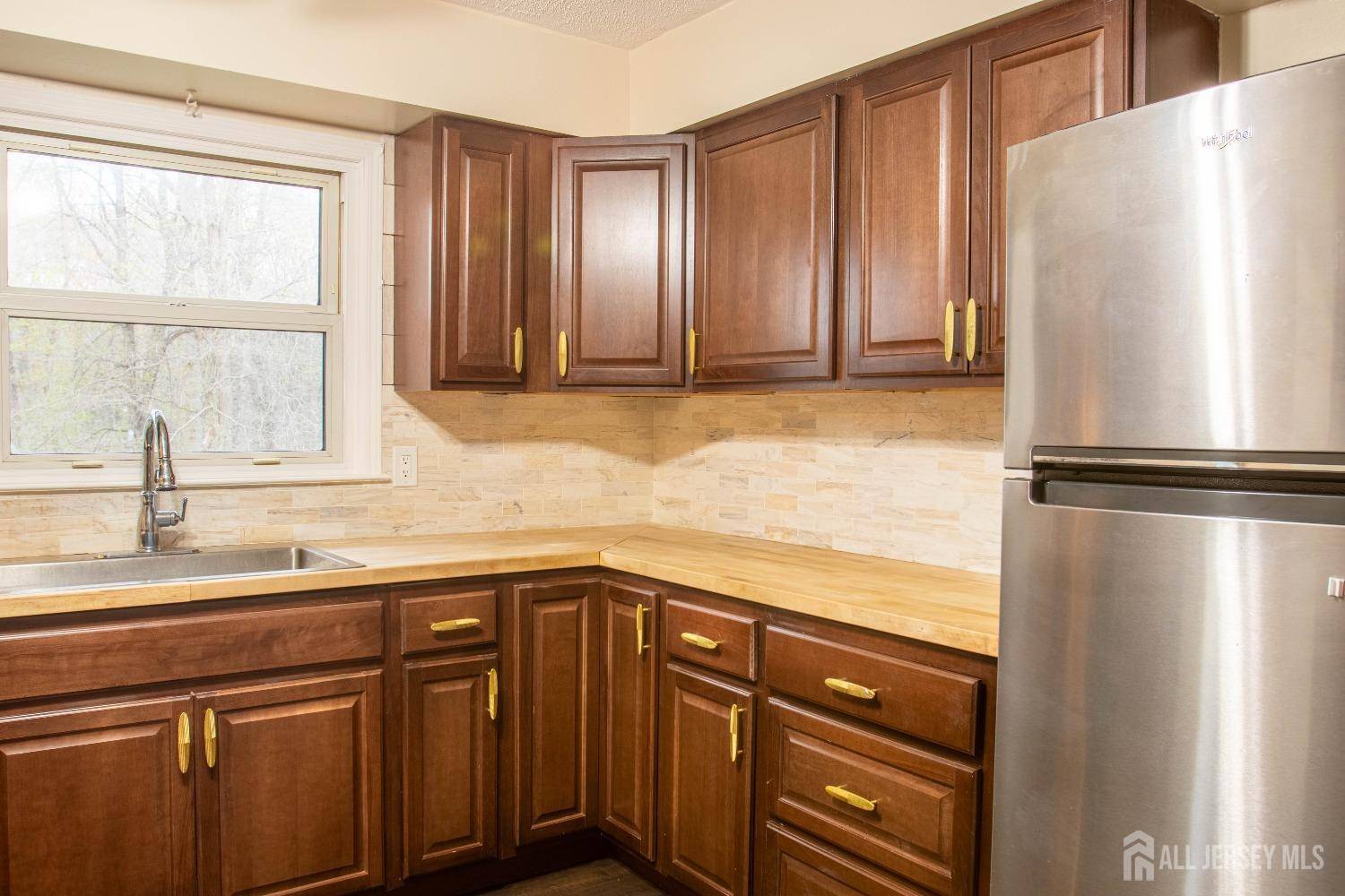 Spotswood, NJ 08884,67 Janice DR