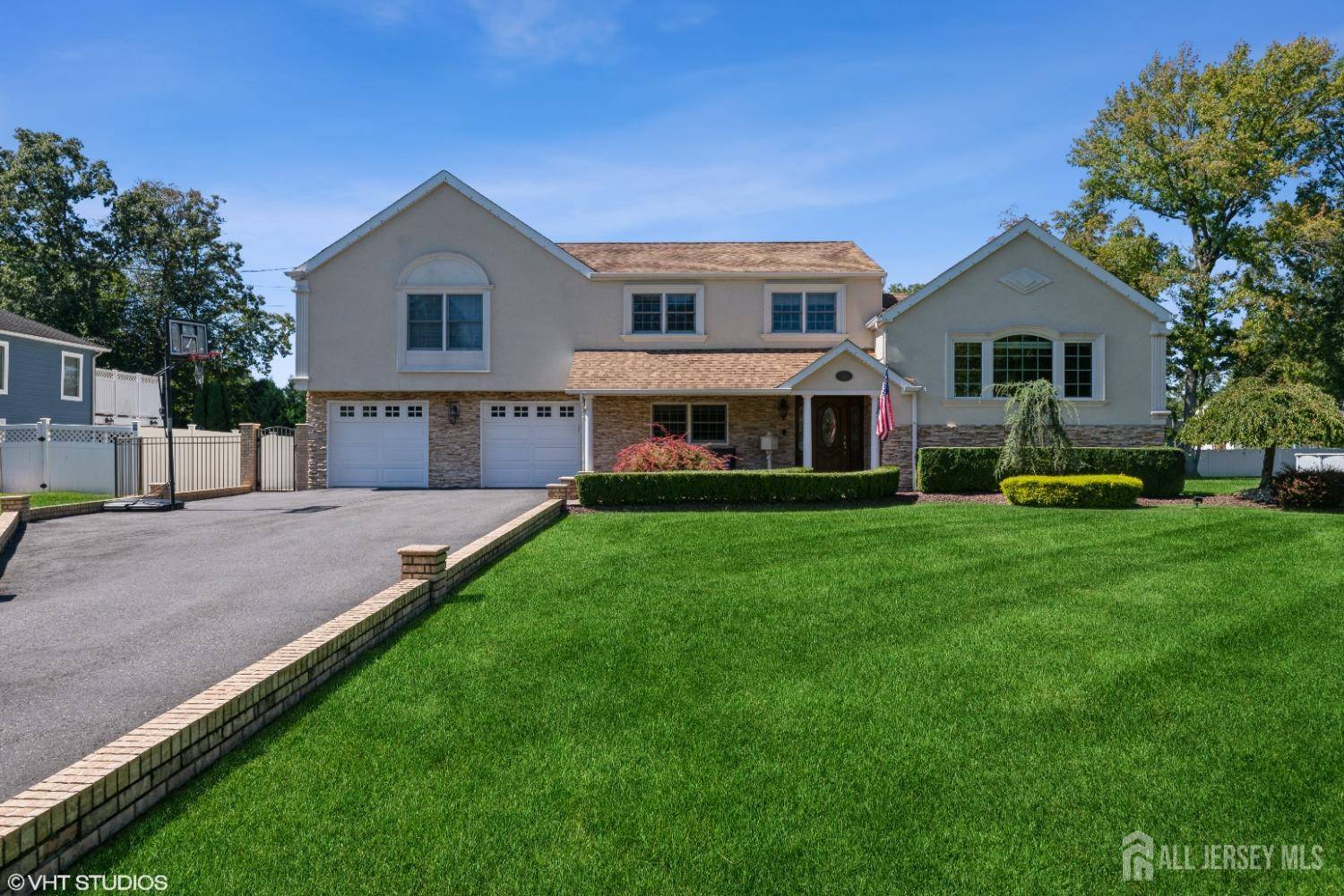 35 Winthrop DR, Manalapan, NJ 07726