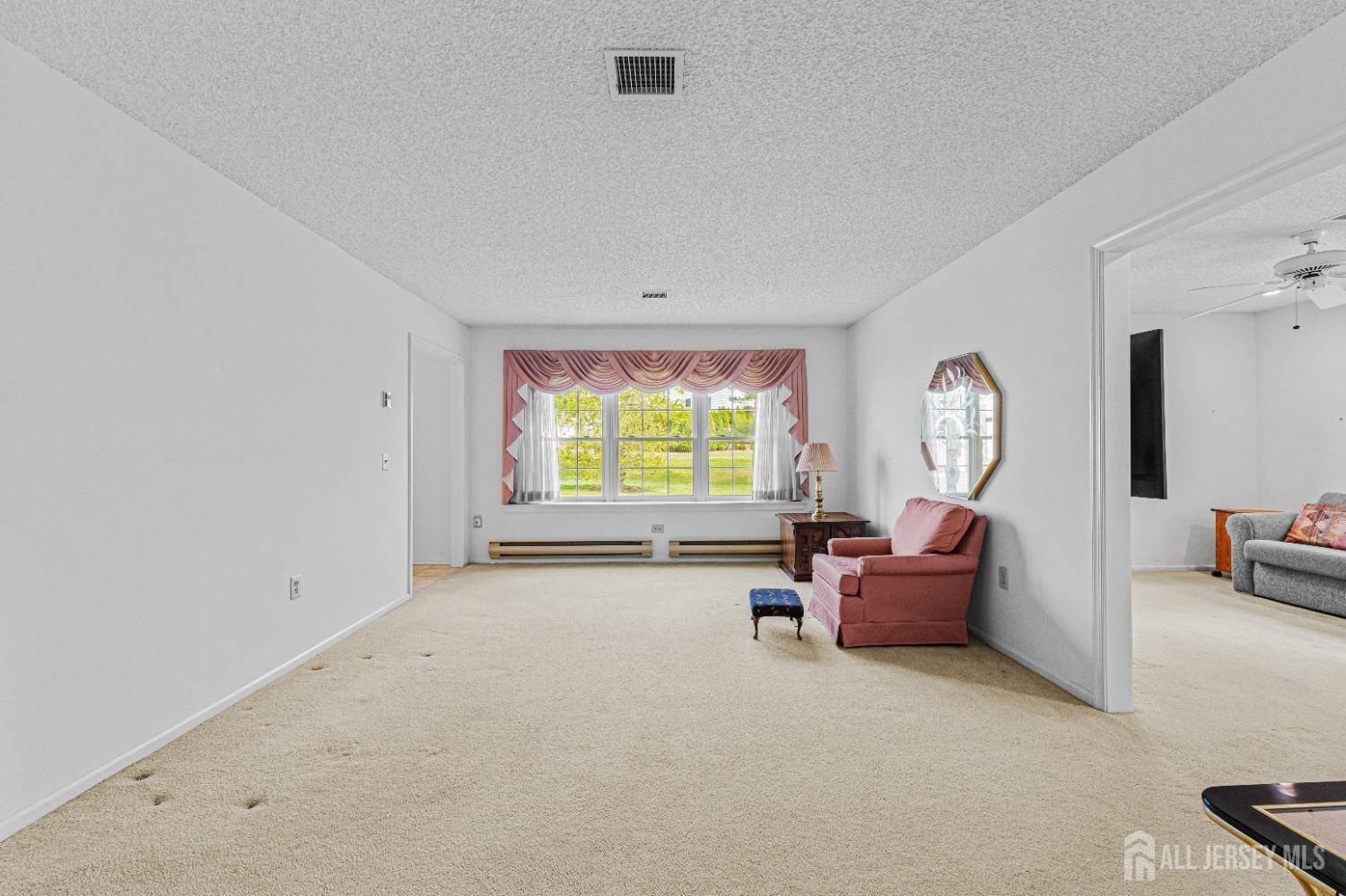 Monroe, NJ 08831,714 Victoria CT #B