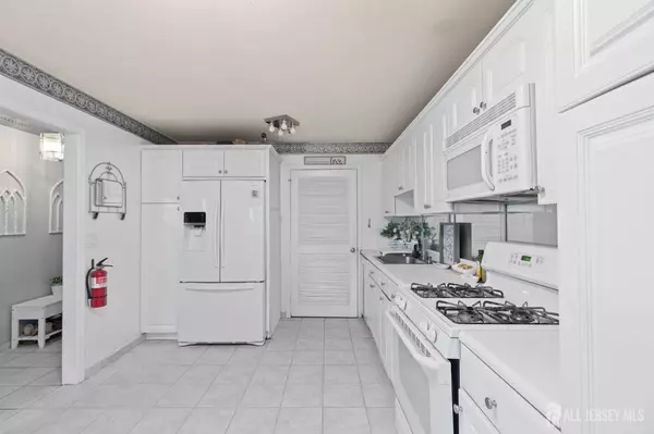 Marlboro, NJ 07746,265 Plum DR