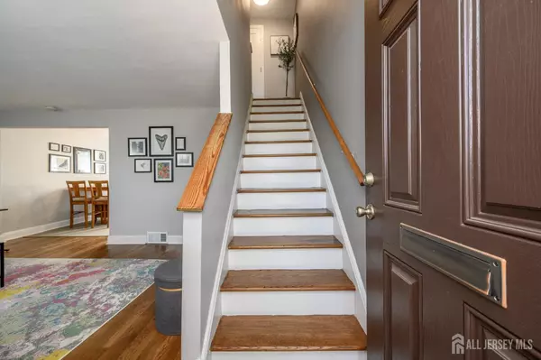 Metuchen, NJ 08840,245 Newman ST