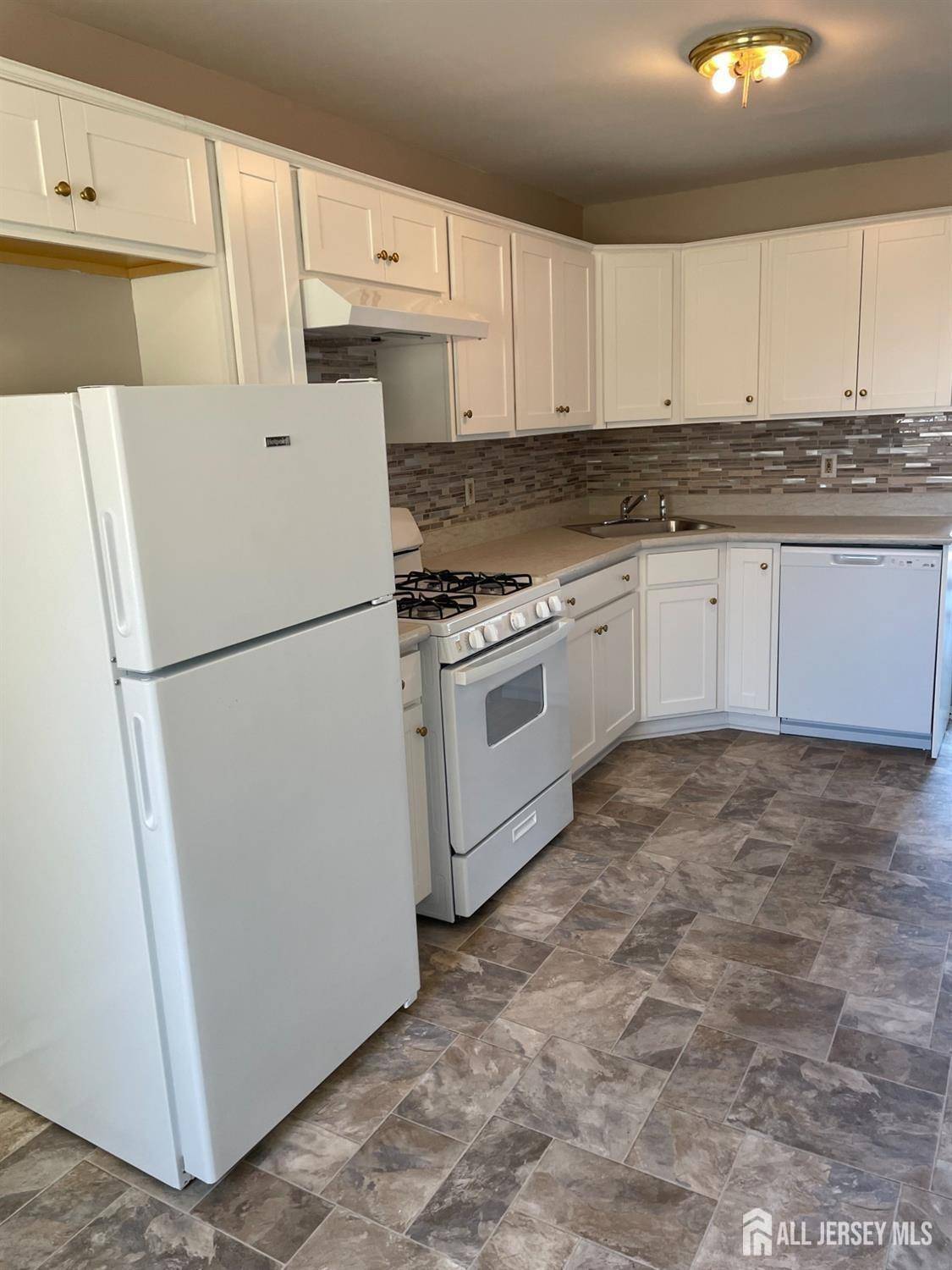 East Brunswick, NJ 08816,5 Lake AVE ##7B