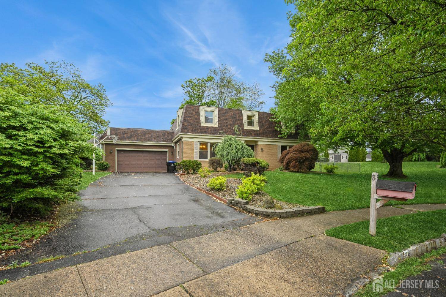 8 Appletree LN, East Brunswick, NJ 08816